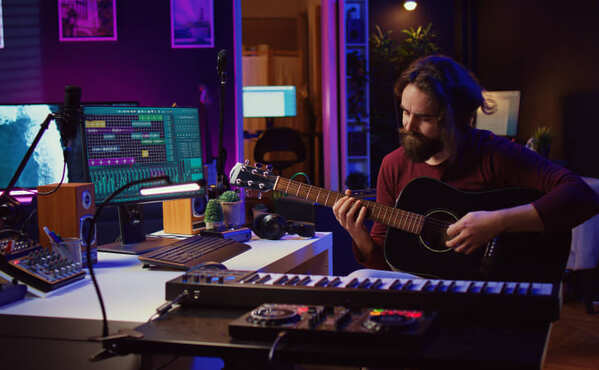 онлайн уроки игры на гитаре – подарок для гитариста, который хочет развиваться